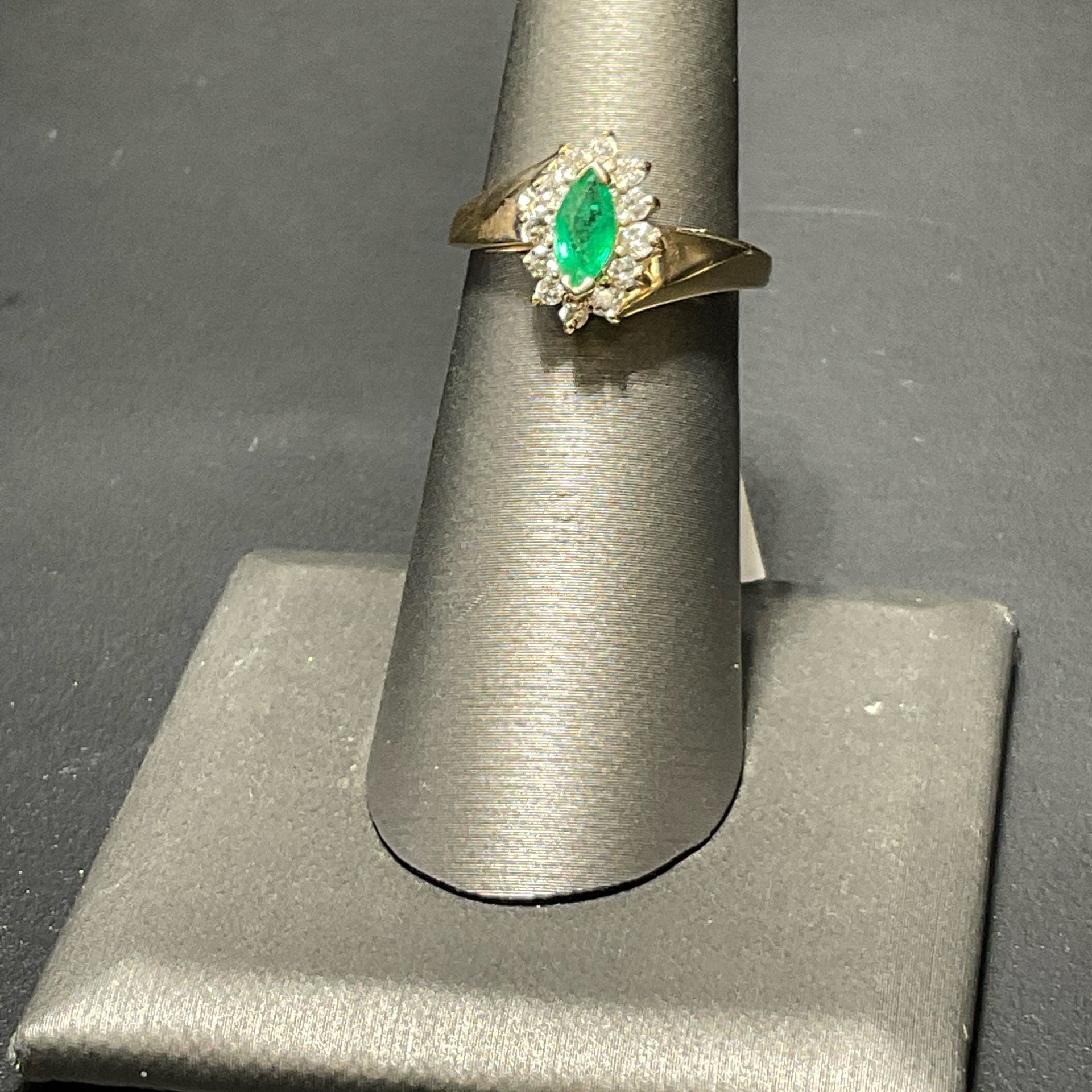 14K Yellow Emerald Stone Ring
