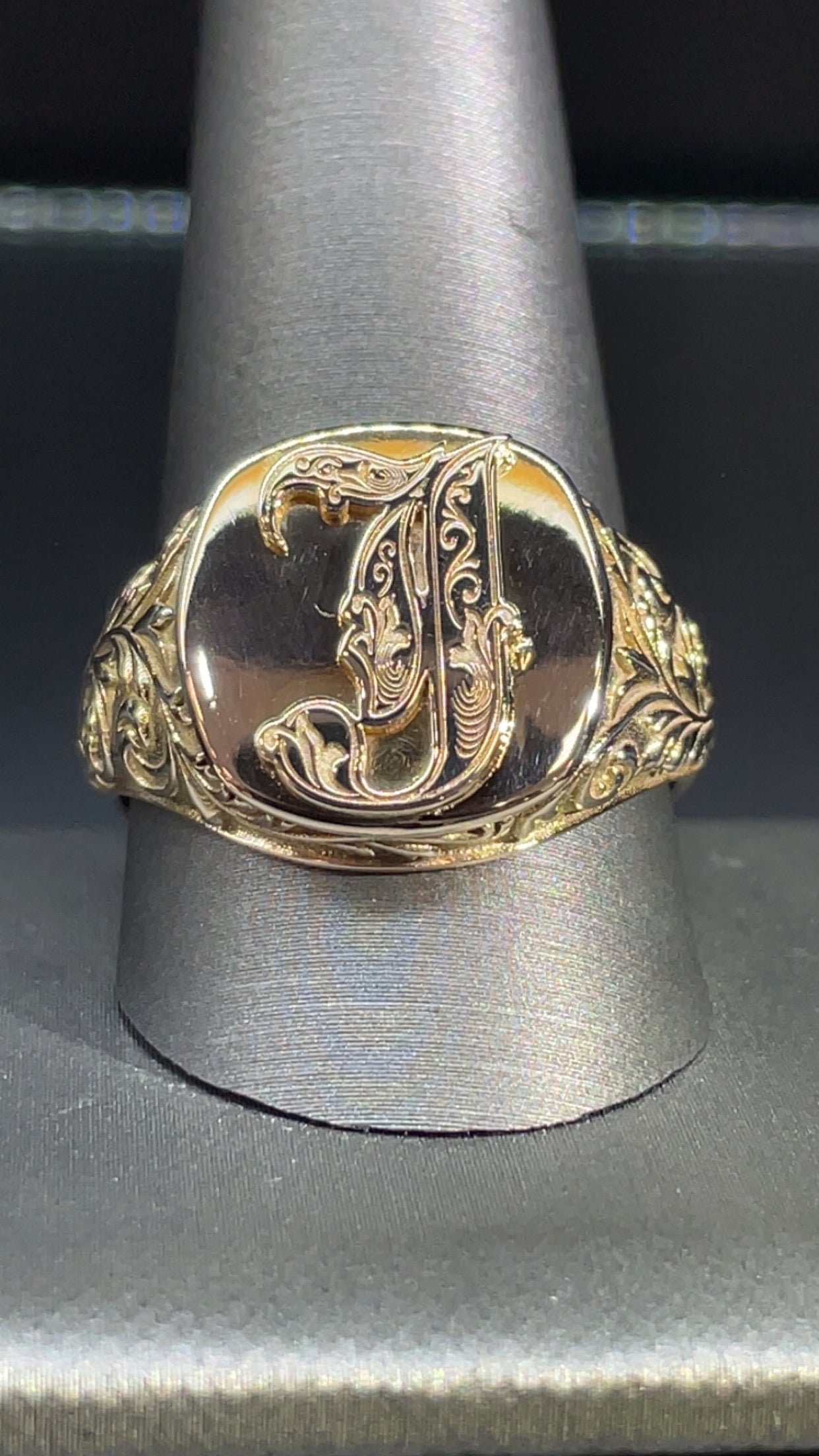 Nameplate Engraved Ring