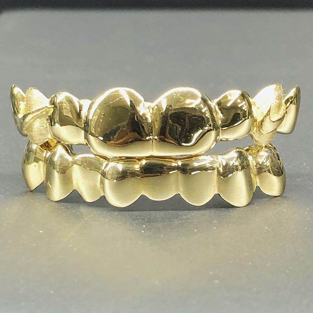 16 Teeth Gold Grillz - 8 Tops/Bottoms (Custom Logo Fangs) - Norma's Jewelry