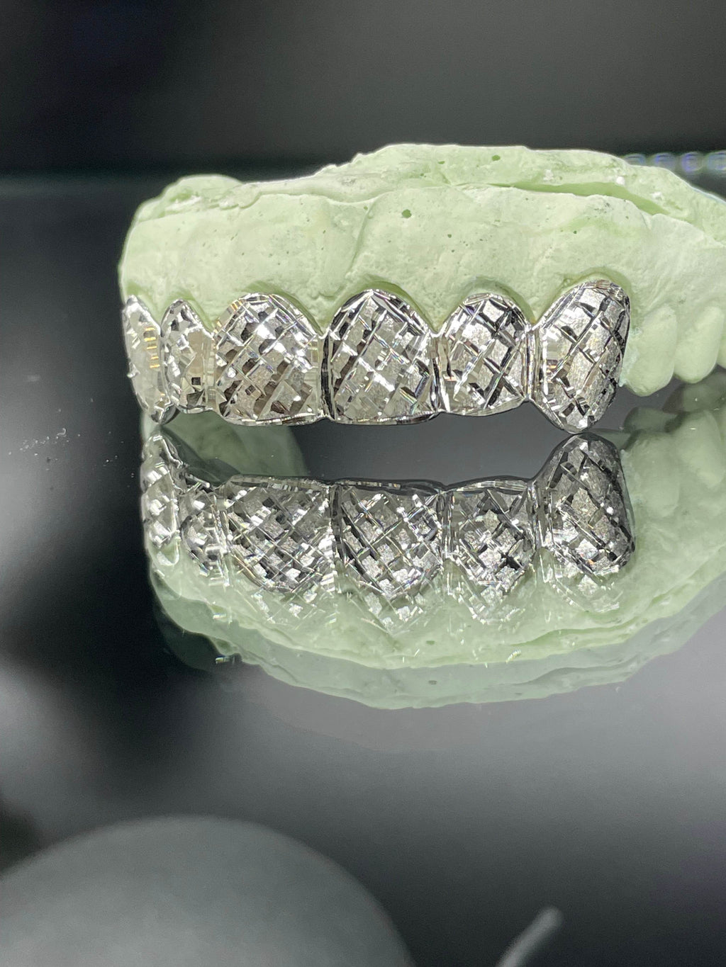 6 Teeth Gold Grillz - 6 Tops or Bottoms (Diamond Dust and Trillion Diamond Cuts) - Norma's Jewelry