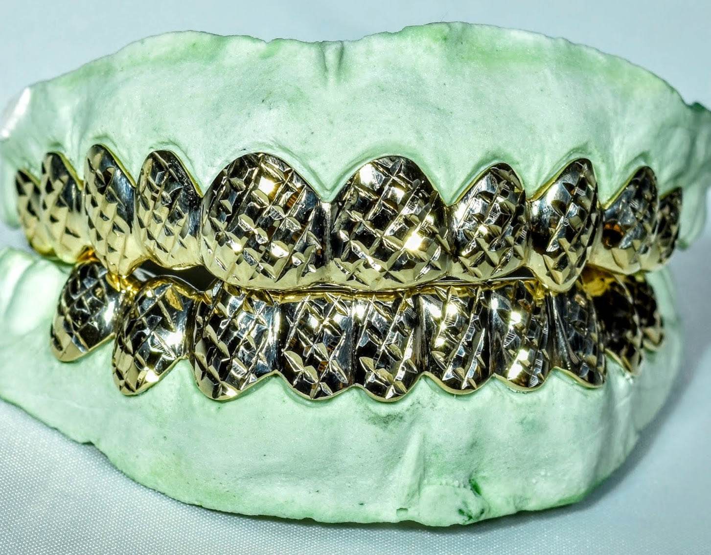 20 Teeth Gold Grillz - 10 Tops/Bottoms (Diamond Cuts) - Norma's Jewelry
