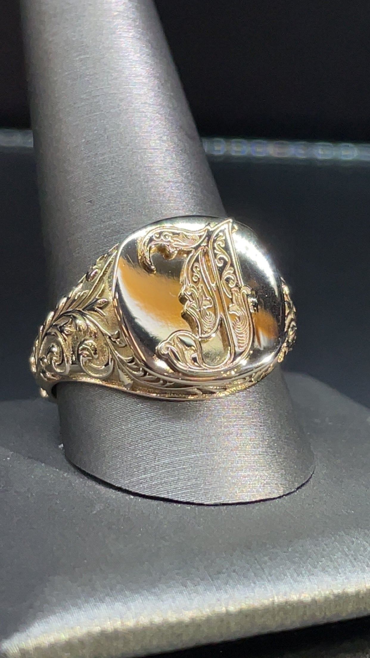 Nameplate Engraved Ring