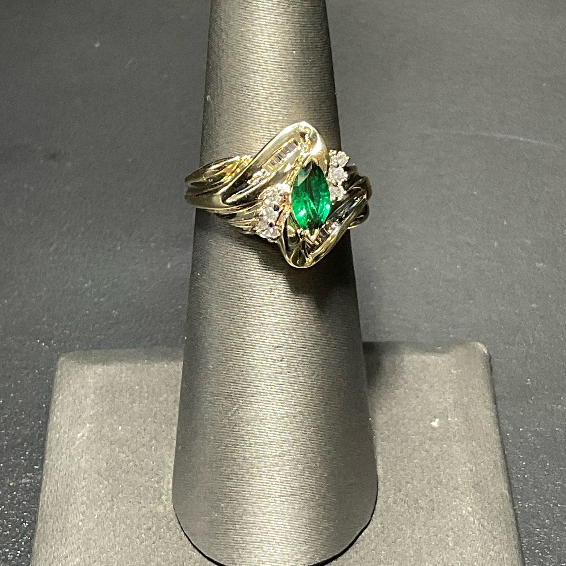 14K Yellow Emerald Stone Ring