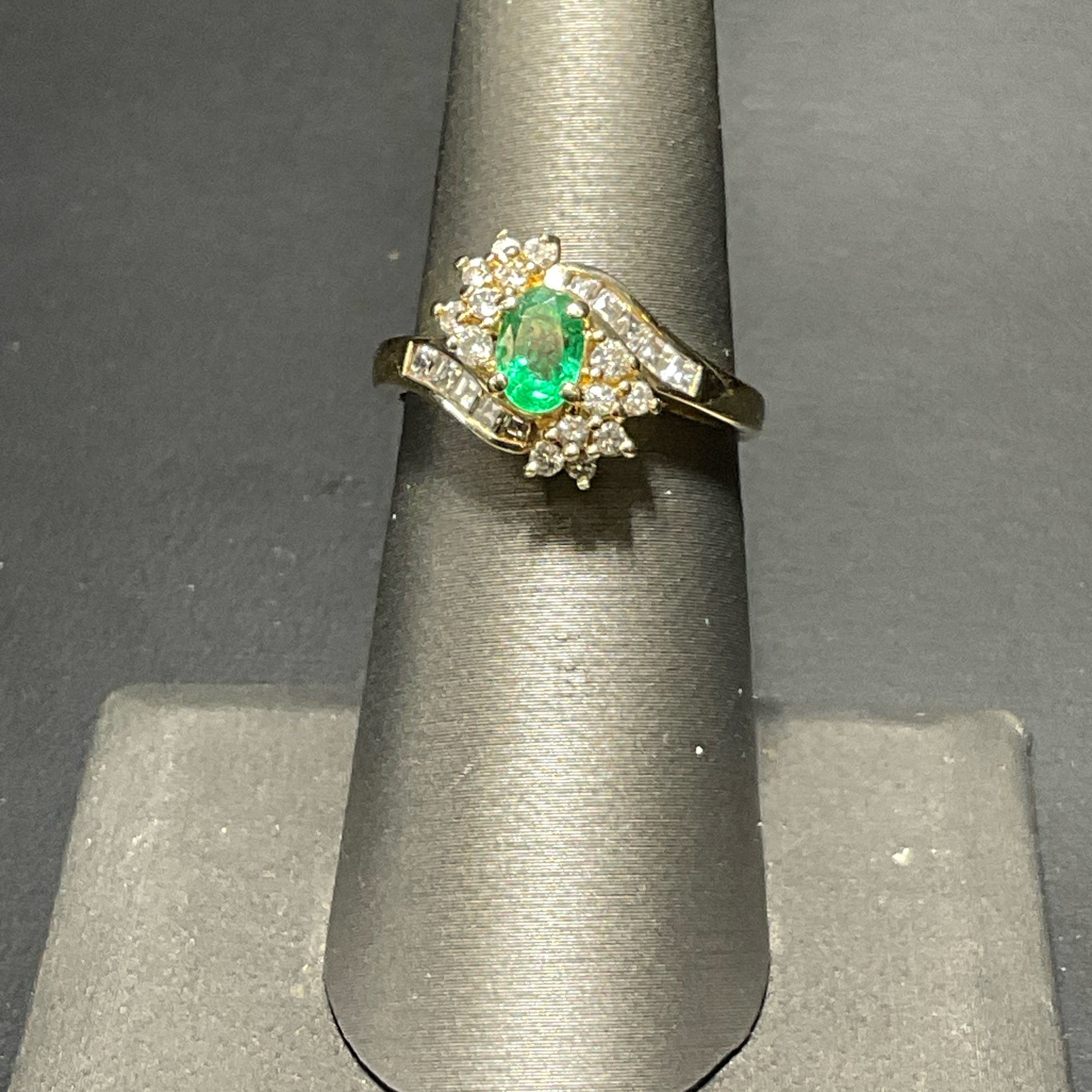14K Yellow Emerald Stone Ring